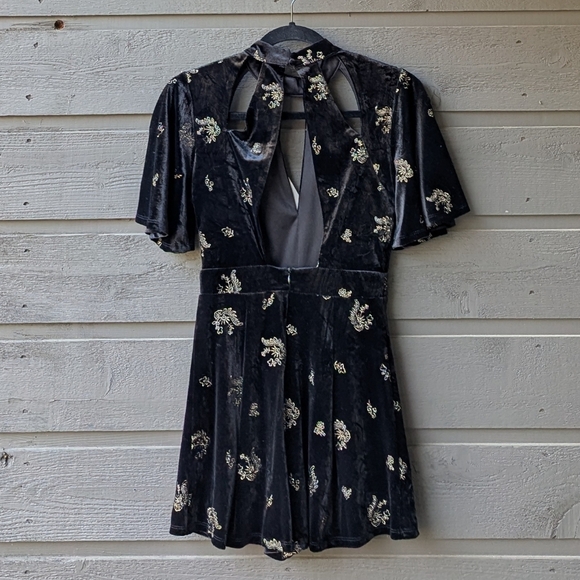 NWT Lost + Wander Genevieve Black Velvet Embroidered Romper Size XS - Picture 9 of 14